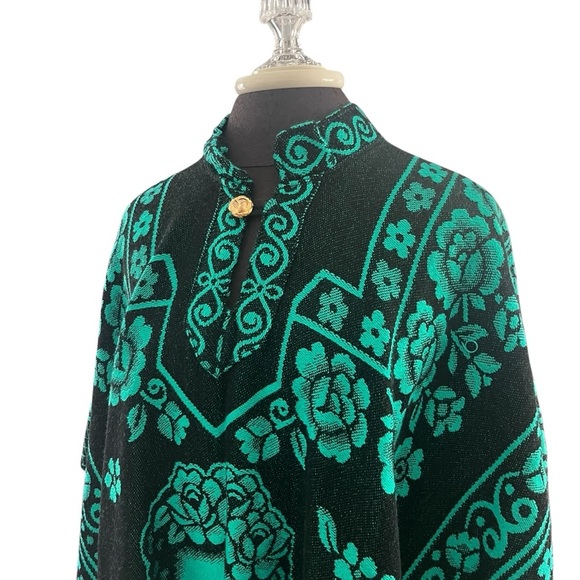 ARTESANIAS SAN MARTIN Green Black Frida Kahlo Poncho Fringe One Size - Picture 3 of 14